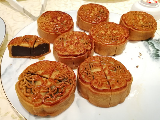 陈皮豆沙、黑皮莲蓉、流心奶黄,广西老字号推出创意月饼