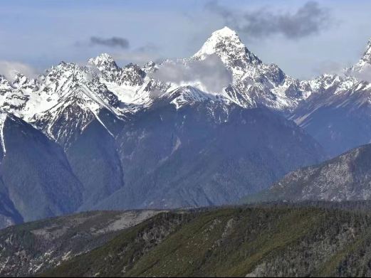 达美拥雪山