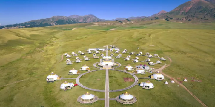 賽里木湖牧雲營地