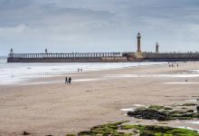 Whitby Beach景点图片