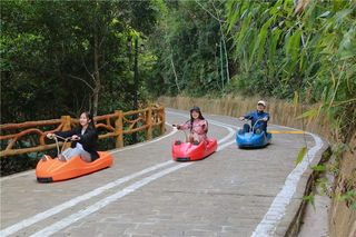 骑上无动力滑车,体验风驰电掣的速度和激情