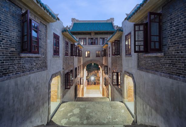 武汉大学-樱花城堡