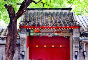 老北京胡同游【专业国粹京剧老师带您游胡同·可选上丨下午场】【[品质保证]精选年10以上从业导游研学讲师，带您参观胡同，讲解期间全程佩戴无线耳麦。】