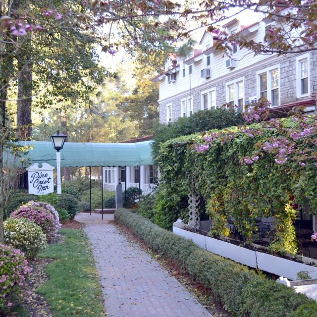 Pine Crest Inn &  Restaurant