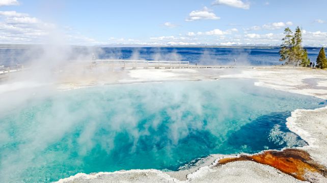 5-Day In-Depth Yellowstone Tour from Salt Lake City·West Thumb Geyser Basin, Grand Teton National Park and Great Salt Lake | Small Group