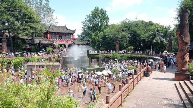 成都黄龙溪古镇的夏天,亲子互动家庭旅游玩儿水的好地方