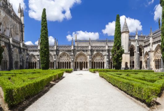 葡萄牙巴塔利亚修道院+奥比多斯村一日游【烤乳猪+中文包车】【体验浪漫婚礼小镇的中世纪风情】