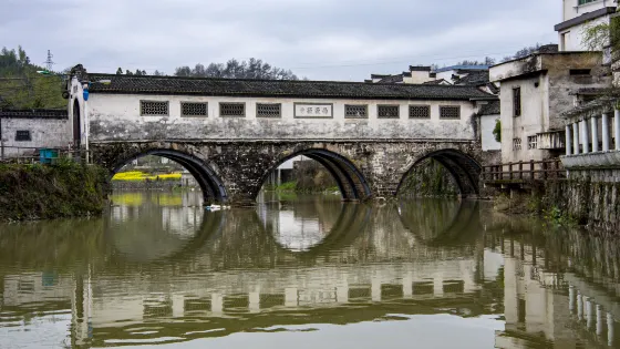 北岸廊橋