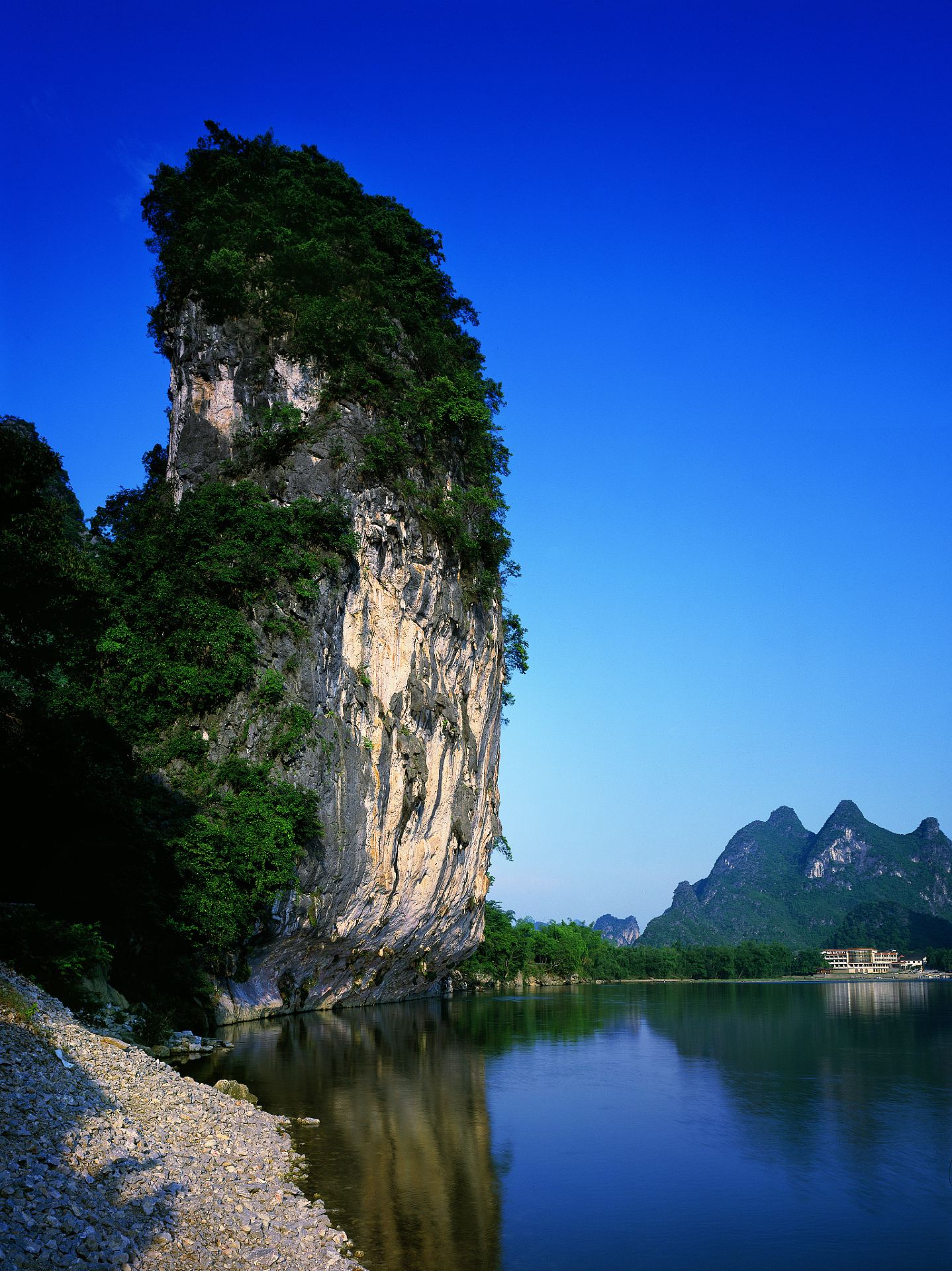 朝板山