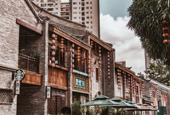 【金牌说】金牌导游 三街两巷讲解 2H  8人拼团 /私家团【[金牌导游讲师团]他们博古通今，幽默睿智，善于挖掘文物背后的故事，用有趣的方式还原历史真相；】