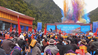 万众瞩目！今天，阿坝州黑水冰川彩林节正式开幕！