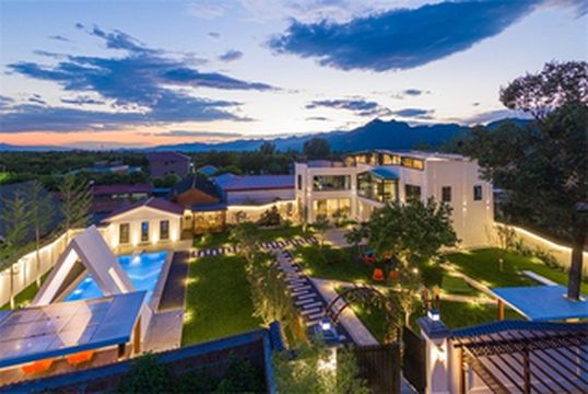 北京延庆龙庆峡三石三日漫心别院私汤民宿，卧室全景透明玻璃天窗，浪漫至极！