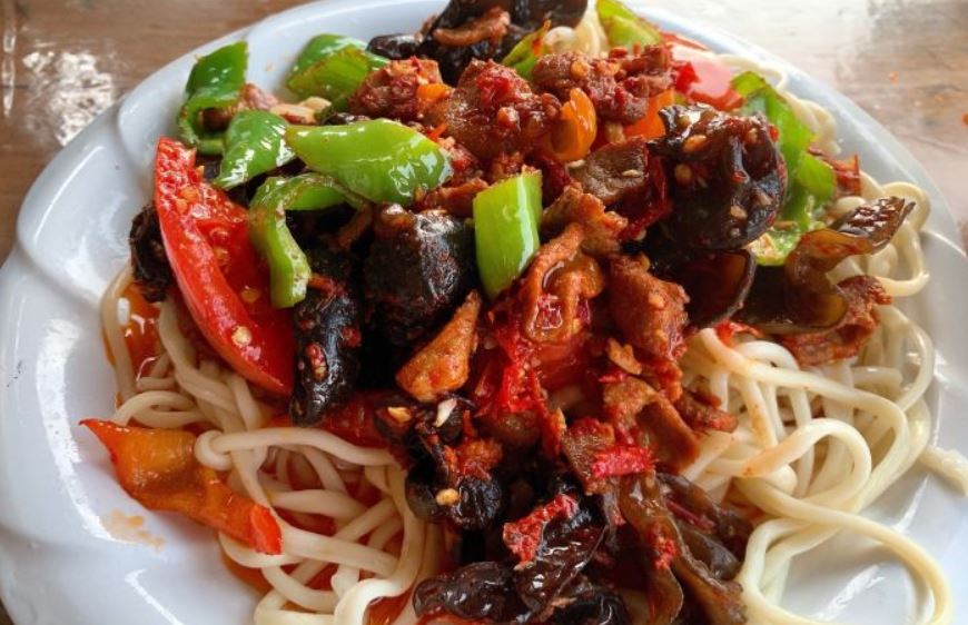 禾木老村山庄餐厅图片