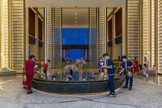 三亚旅行最大的礼遇，就是在房间看着太阳从海平面升起！