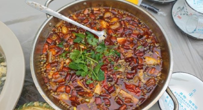 余家庄肥肠鱼地方汤锅(银杏大道店)