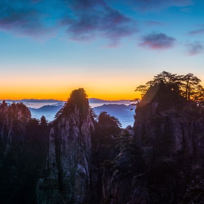 安徽黄山风景区+千岛湖景区+西递+宏村景区+新安江山水画廊+婺源篁岭+徽州古城+屯溪老街+九华山9日8晚跟团游