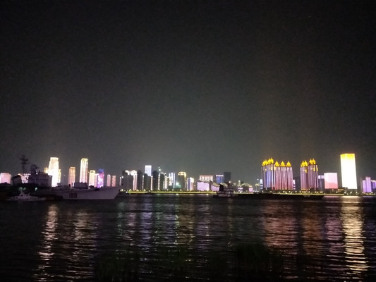 武汉江滩,两江四堤的火树银花