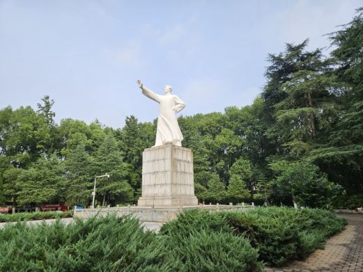 毛泽东同志青年塑像公园