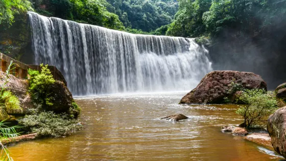 中洞美人梳瀑布