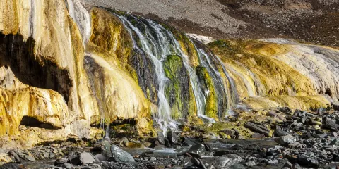 崗什卡七彩冰瀑布
