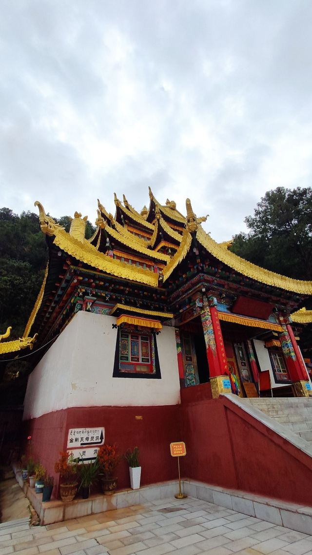 文笔山风景区-金刚亥母灵洞