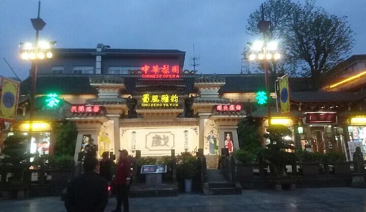 利州琴台广场