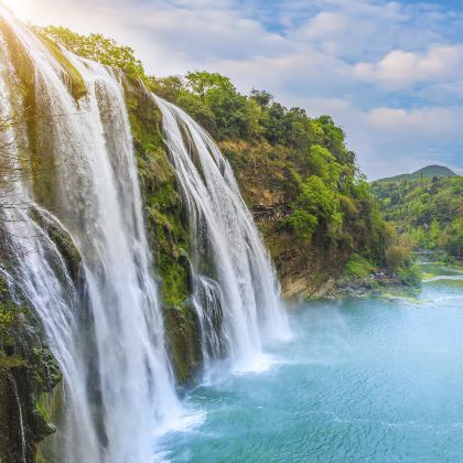 贵阳+黄果树+荔波小七孔景区+西江千户苗寨5日4晚跟团游