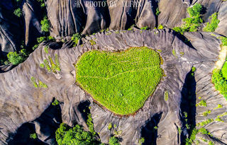湘粤交界有座爱情名山，被誉湖南小桂林，徐霞客赞其"无一山不奇"