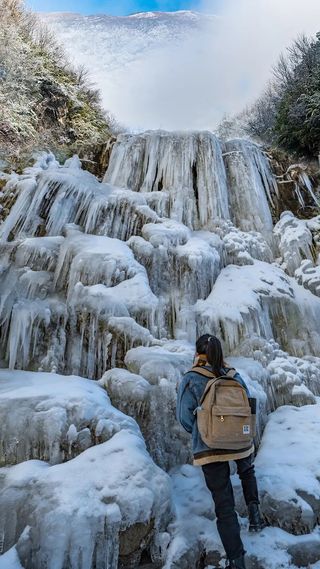 冻住了！古羌山巅上的大寺冰瀑，私藏一日游宝藏线路，快来一场震撼的视觉奇观！