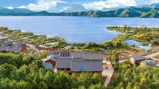 云南丽江泸沽湖前湖月遥全湖景度假酒店民宿，半山上“人间天堂”，泸沽湖尽收眼底