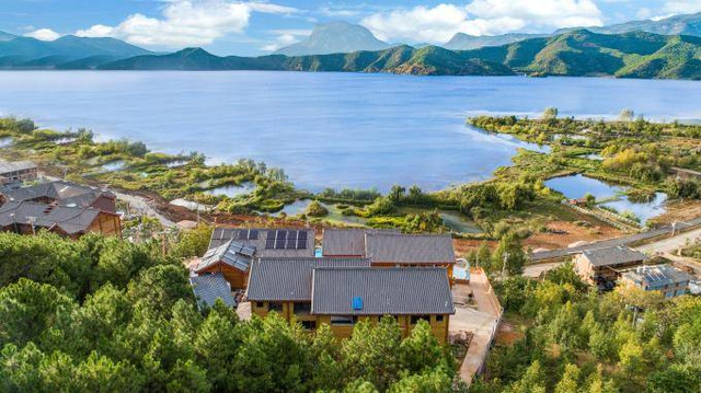 云南丽江泸沽湖前湖月遥全湖景度假酒店民宿,半山上“人间天堂”,泸沽湖尽收眼底