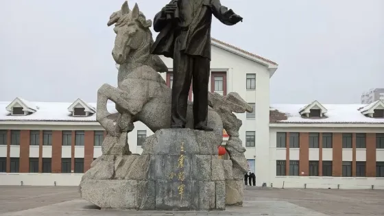 王震將軍雕像