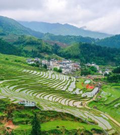 连山游记图文-春耕开始了，广东岭南屋脊上的这片梯田变成了“云上幻镜”