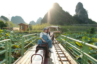 清远旅游,坐网红小火车,赏醉美四季花海,横跨古风荷塘!
