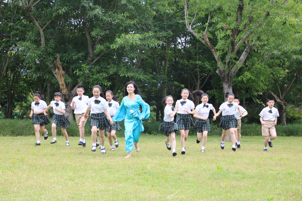 把最美好的祝福 送给最可爱的孩子们 《愿世界没战争》全网发布