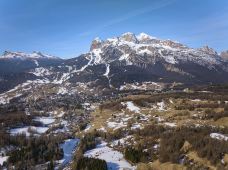 科尔蒂纳丹佩佐