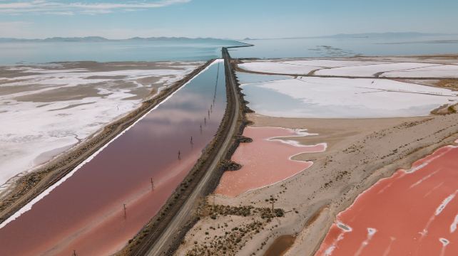 10-Day Yellowstone Tour from Los Angeles·Lower Antelope Canyon, Mount Rushmore, and Las Vegas