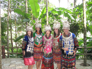 清一色大长腿+高颜值，这个黎村不简单