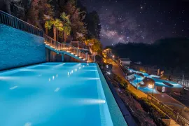 2-Day Fenghuang Tour: Hot Springs and Ancient Town, Panda Garden and Miao Village Charm