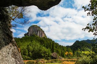 麒麟峰与九孔岩