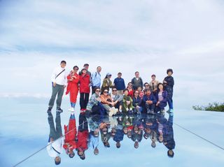 五一首天！天岳之光玻璃平台迎首发，游人如织，萌宠运动会持续进行中！