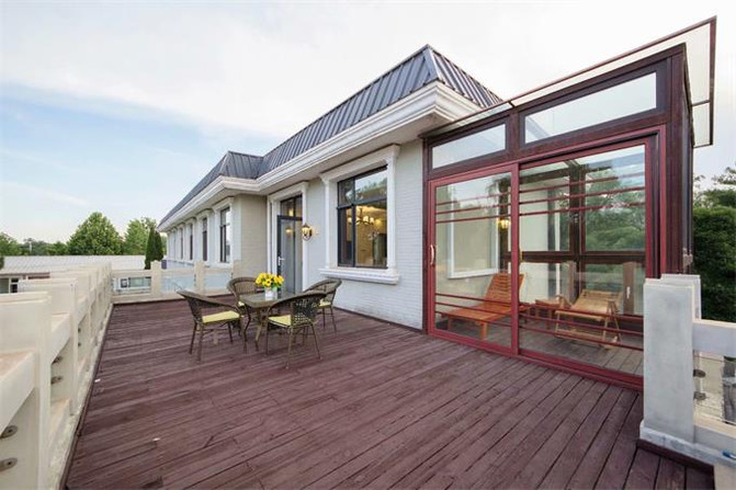 北戴河有處六十六號小院，溫暖的時光可愛的老闆，讓人醉心於此。