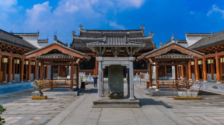4-Day Hongcun Village+Huizhou Ancient Town+Qiyunshan Mountain Ecological And Cultural Tourism Zone+Xixinan Ancient Village