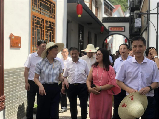 杭州市委副书记佟桂莉、副市长王宏一行专题调研龙门秘境