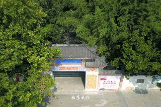 从富有诗意的路，走上一座既有故事又有风景的山