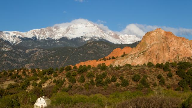 7-Day Denver Tour·Big Blue Bear, Red Rocks Park and Amphitheatre, University of Colorado Boulder, Rocky Mountain National Park, Golden Town, Garden of the Gods