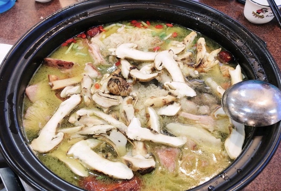 摩梭人家土鸡养生菌火锅