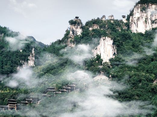 船进三峡人家
