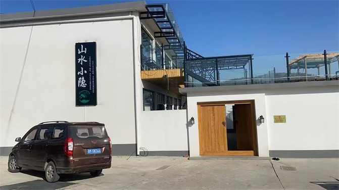 天津薊州區環秀湖民宿推薦：山水小隱民宿，依山為臨絕佳360°觀景露台。