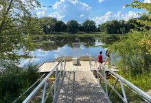 Riverside Park Kayak Launch景点图片